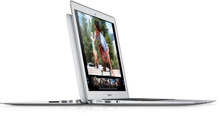MacBook Air cũng đã được nâng cấp lên cấu hình mới mạnh mẽ hơn